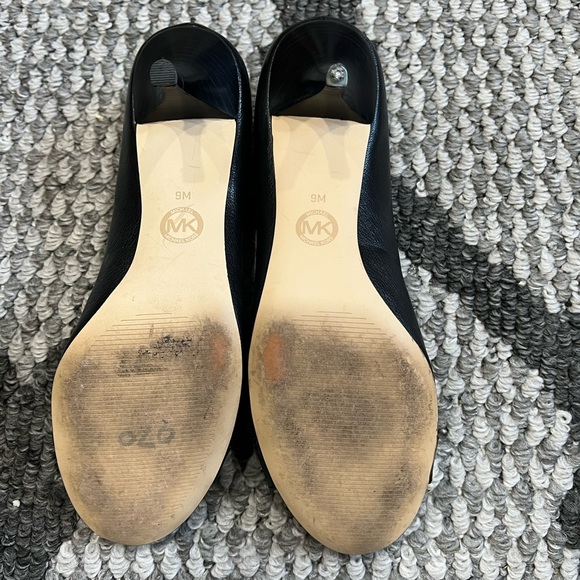 Michael Kors leather heel work shoes size 9 - Picture 5 of 7